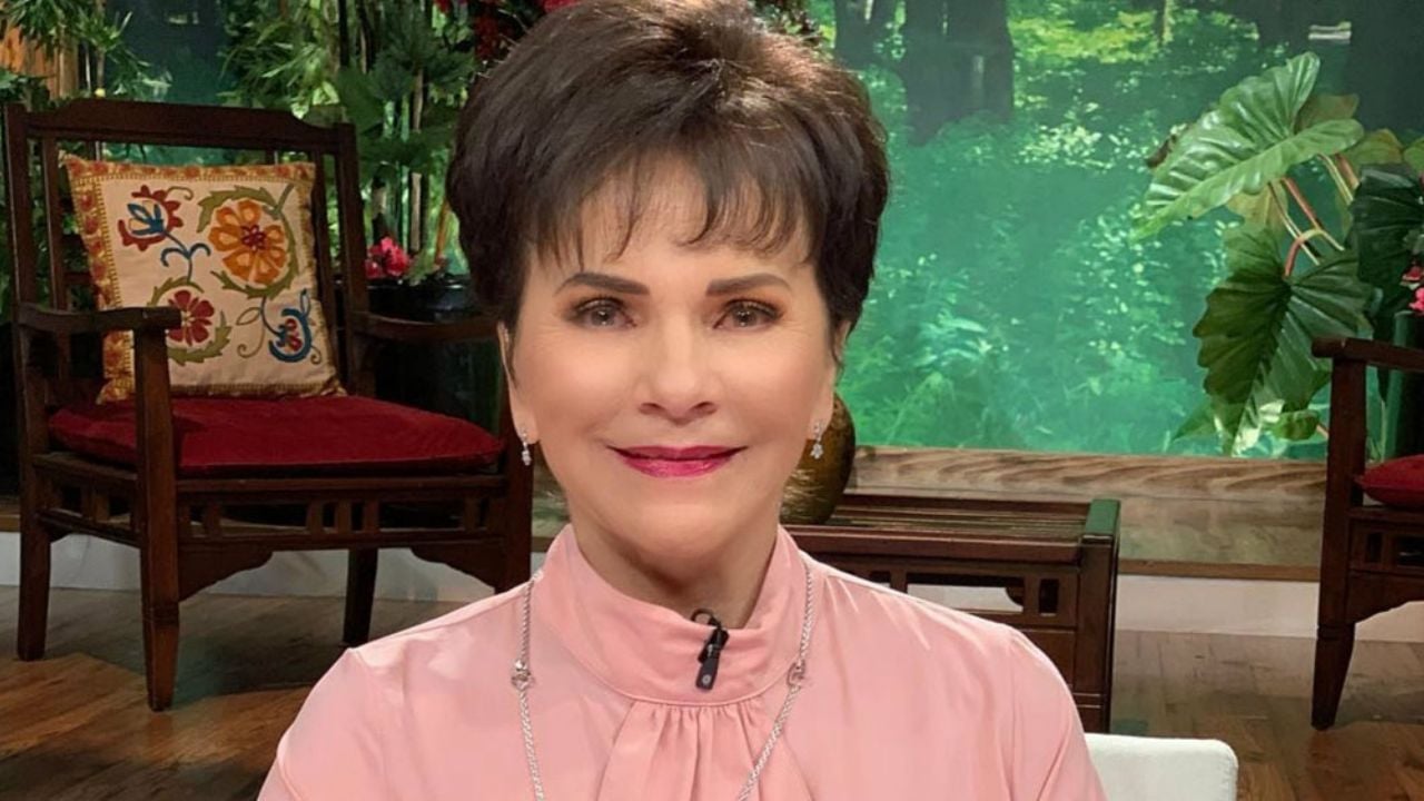 ‘Ventaneando’: Pati Chapoy es víctima de burlas por su ‘outfit’ de “directora de colegio”