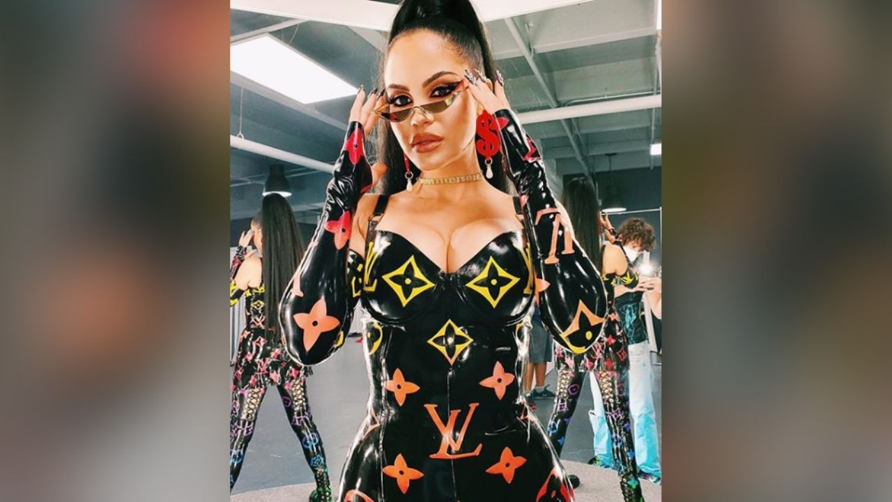 Natti Natasha causa furor en los Premios Juventud en este enloquecedor vestido