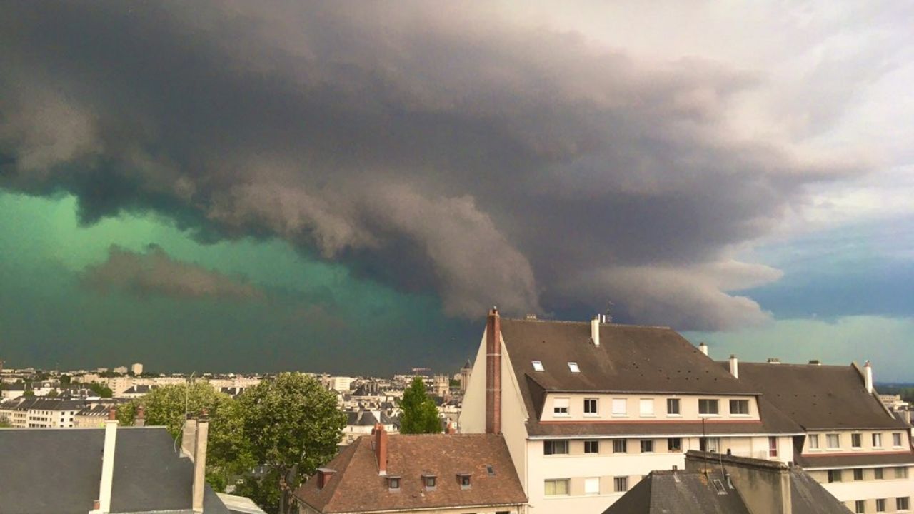 VIDEO: Impresionante cielo “apocalíptico” se tiñe de verde al norte de Francia