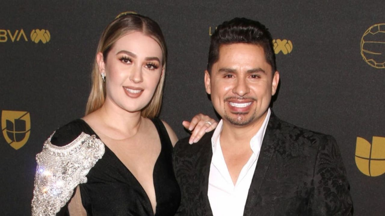 ¿Infiel? Larry Hernández exhibe con quien engaña a su esposa: “Las amo a las dos”