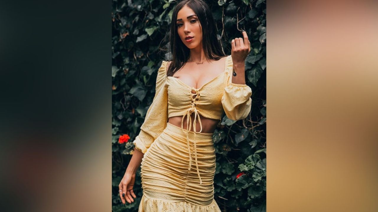 Danik Michell estremece redes sociales al mostrarse sonriente junto a la pared