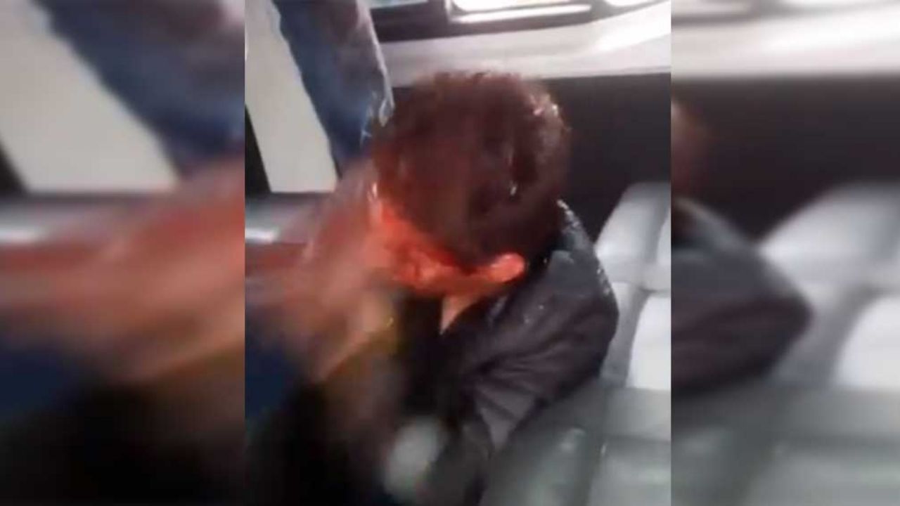 VIDEO: Pasajeros de otra combi golpean a ladrón que los quiso asaltar