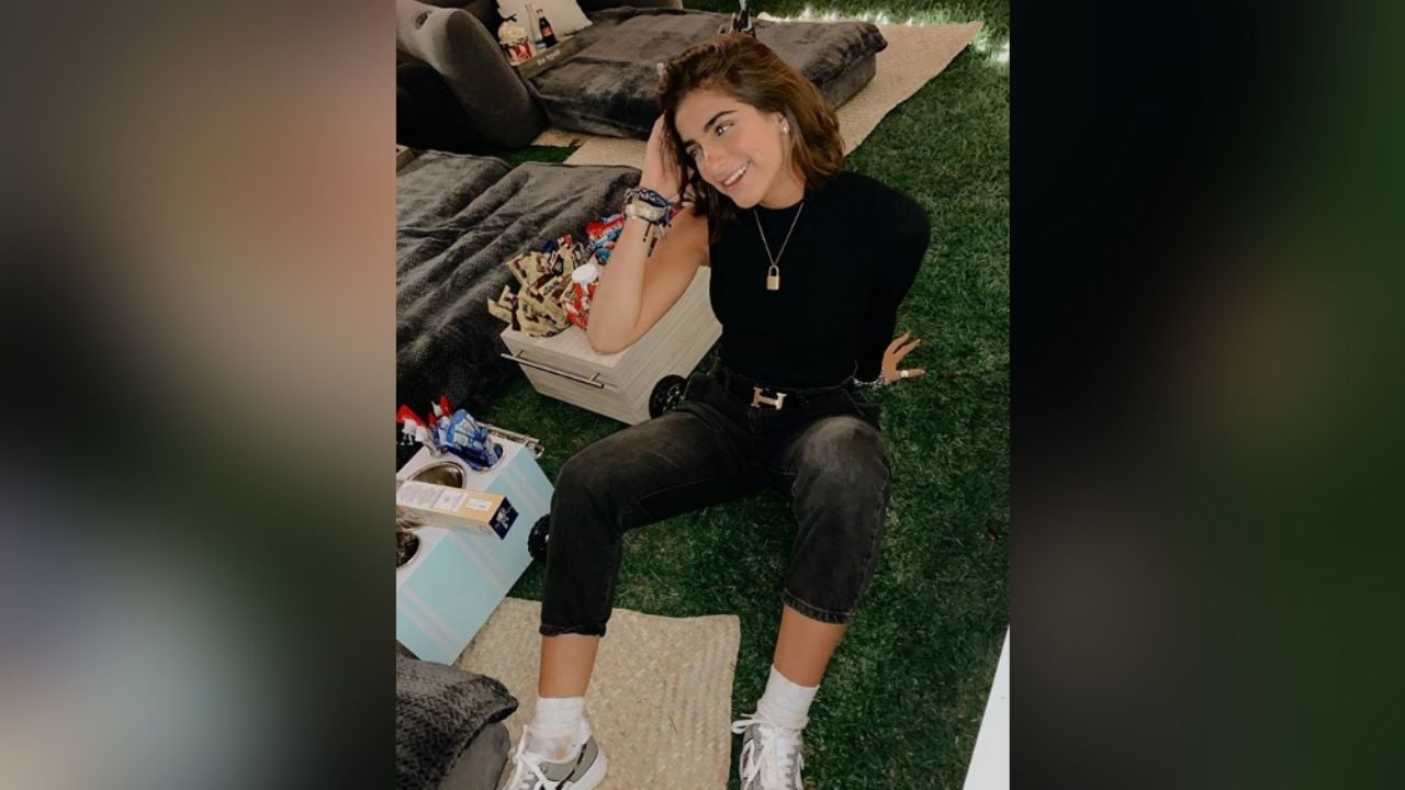 Mar de Regil enloquece a todo Instagram al asolearse desde la piscina