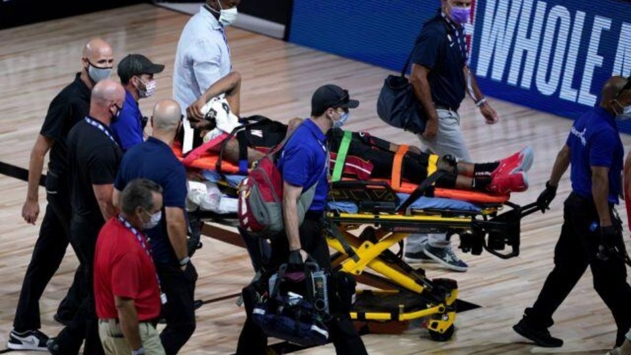 (VIDEO) NBA: Derrick Jones Jr. de los Miami Heat sufre importante lesión en el cuello