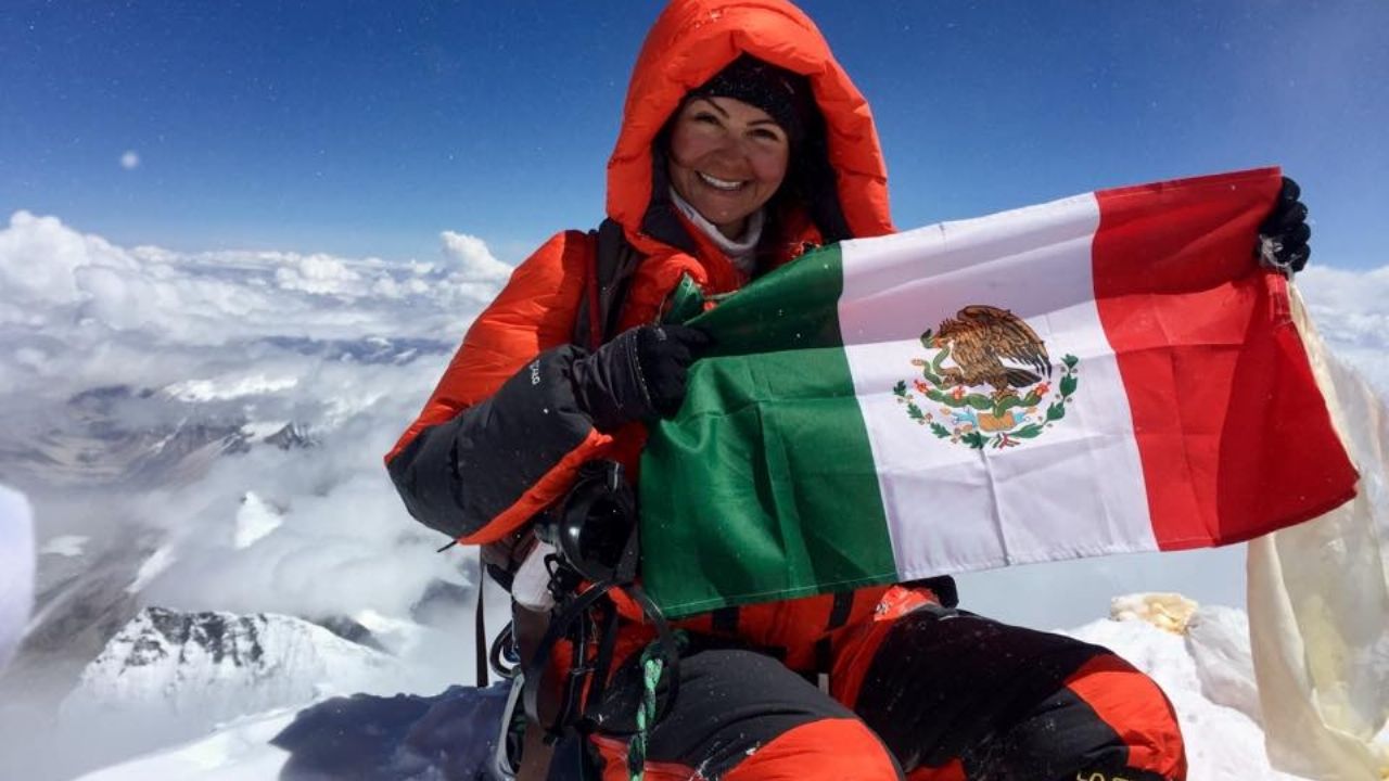 Mexicana impuso el Récord Guinness por subir a las tres montañas más altas del mundo