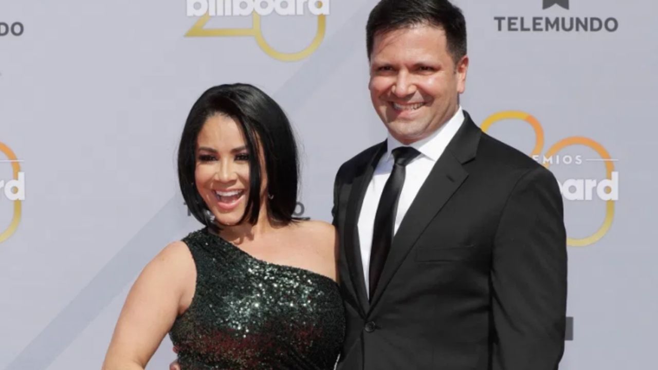 Carolina Sandoval deja la polémica y disfruta romántico momento con su esposo