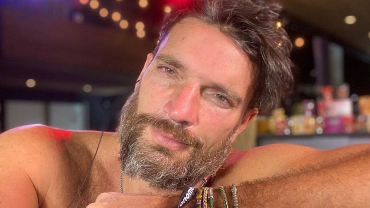 Julián Gil olvida problemas con Marjorie de Sousa y se escapa a mar de Miami