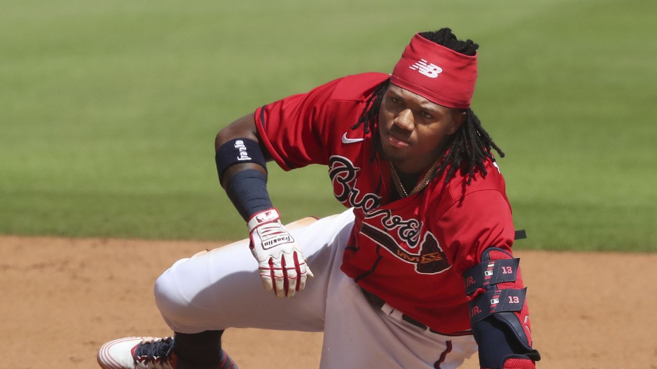 Bravos sufren una perdida más y colocan a Acuña en lista de lesionados por 10 días