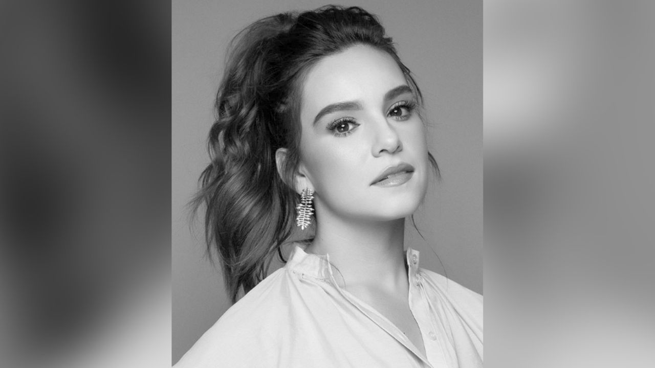 Tania Rincón causa furor en Instagram al lucirse en espectacular vestido