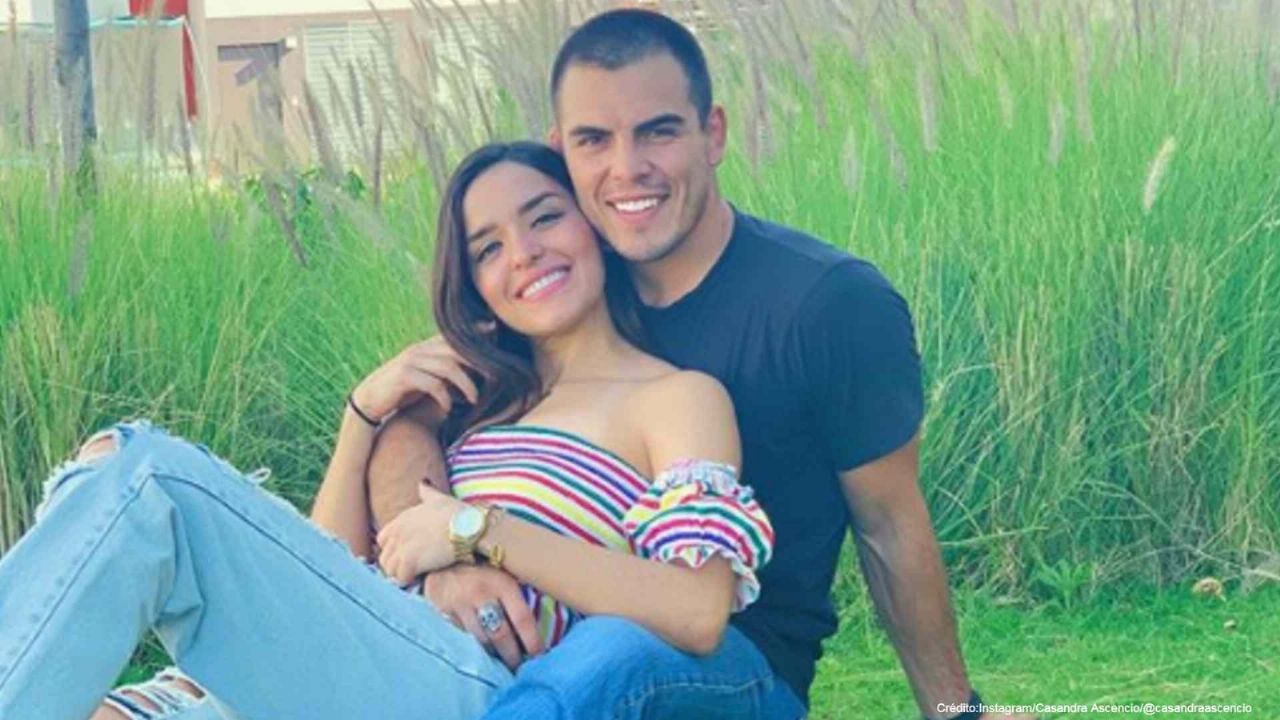 Romántico beso: Casandra y Yomi de ‘Exatlón’ comparten momento juntos en la playa