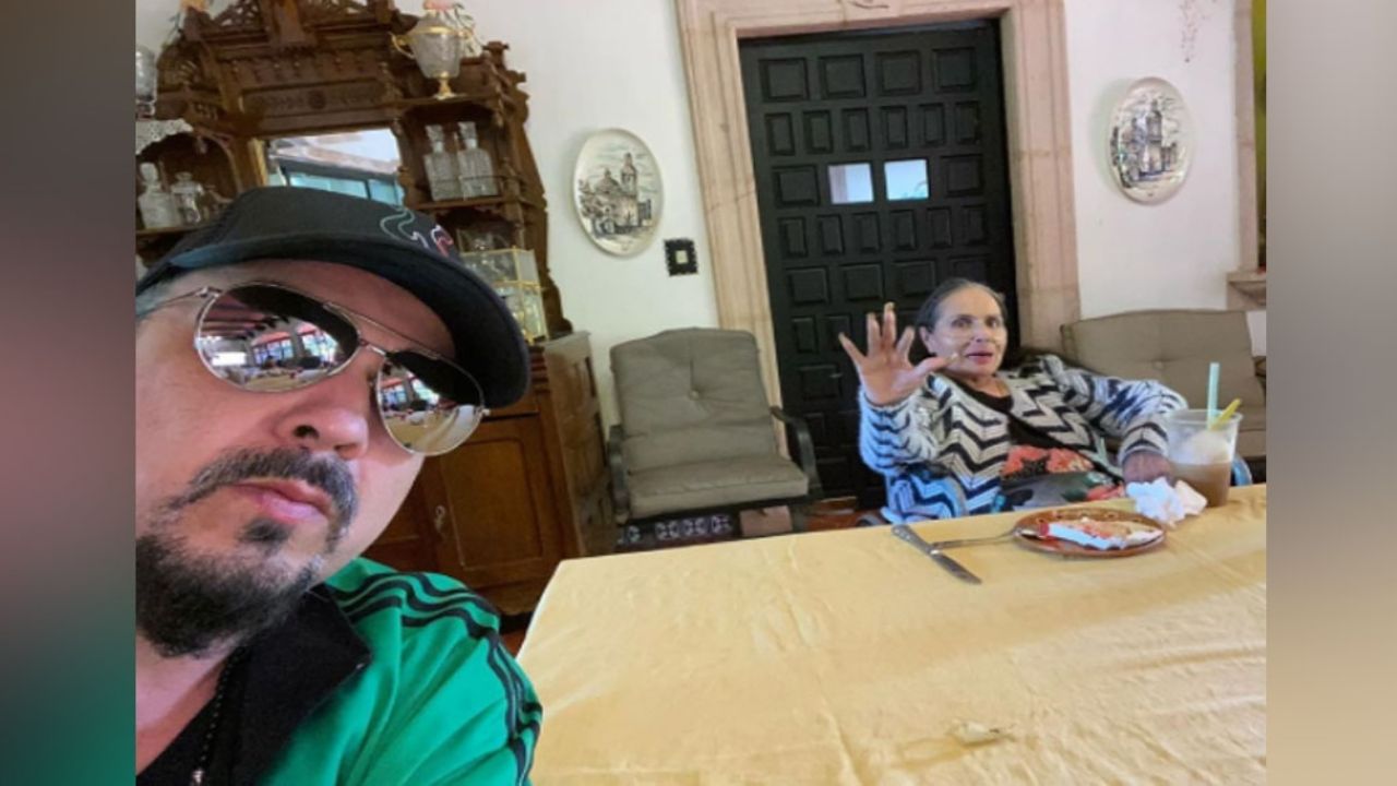 Pepe Aguilar dedica emotivas palabras a su mamá Flor Silvestre por sus 90 años