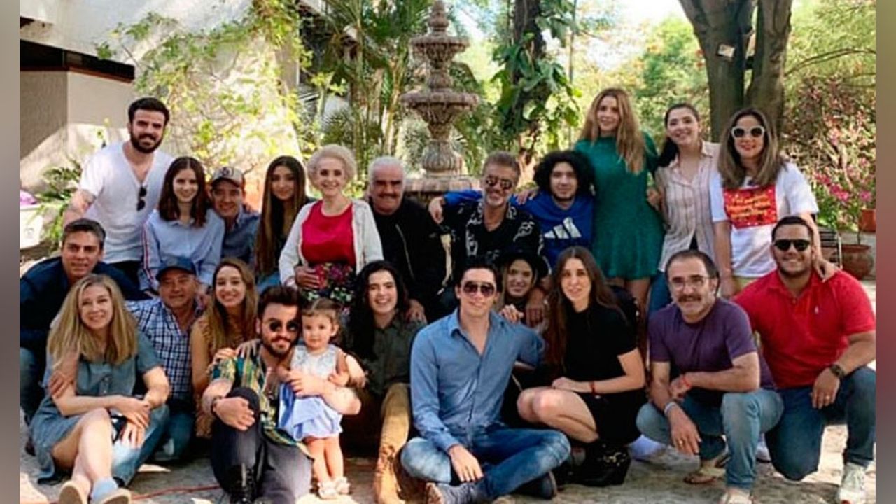 Tras un año de ausencia, parte de la dinastía Fernández se reúne ¡con todo y bisnietos!