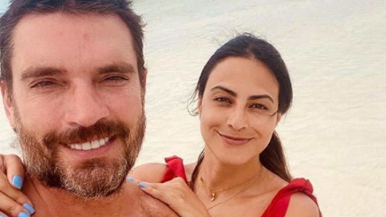 Valeria Marín se ríe y responde a las críticas por su relación con Julián Gil