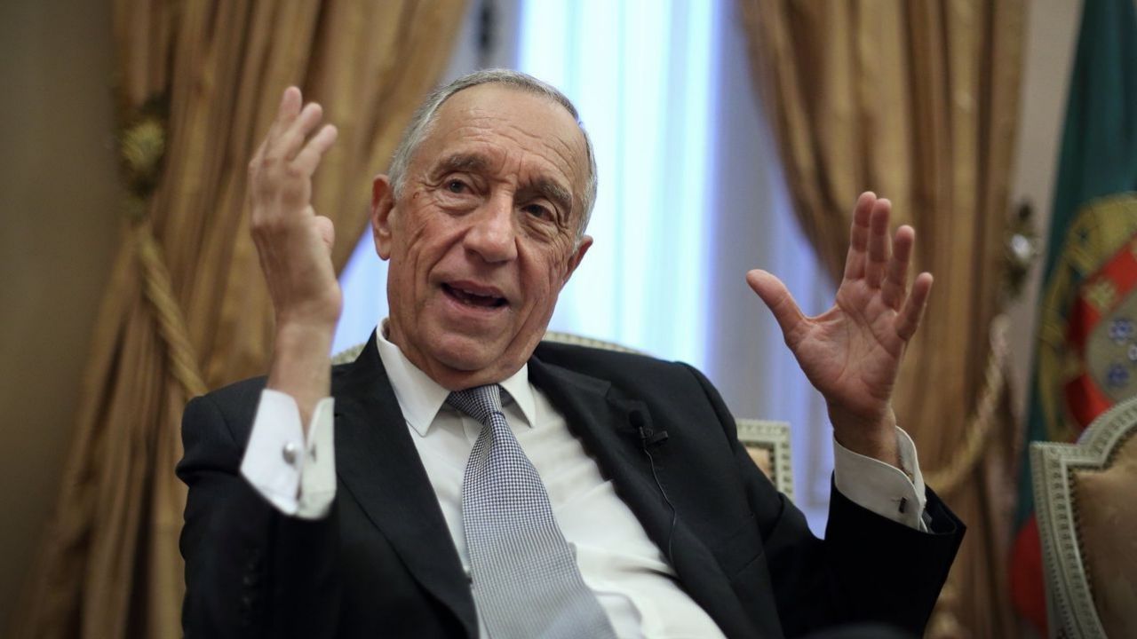 VIDEO: Presidente de Portugal salva a dos personas de morir ahogadas