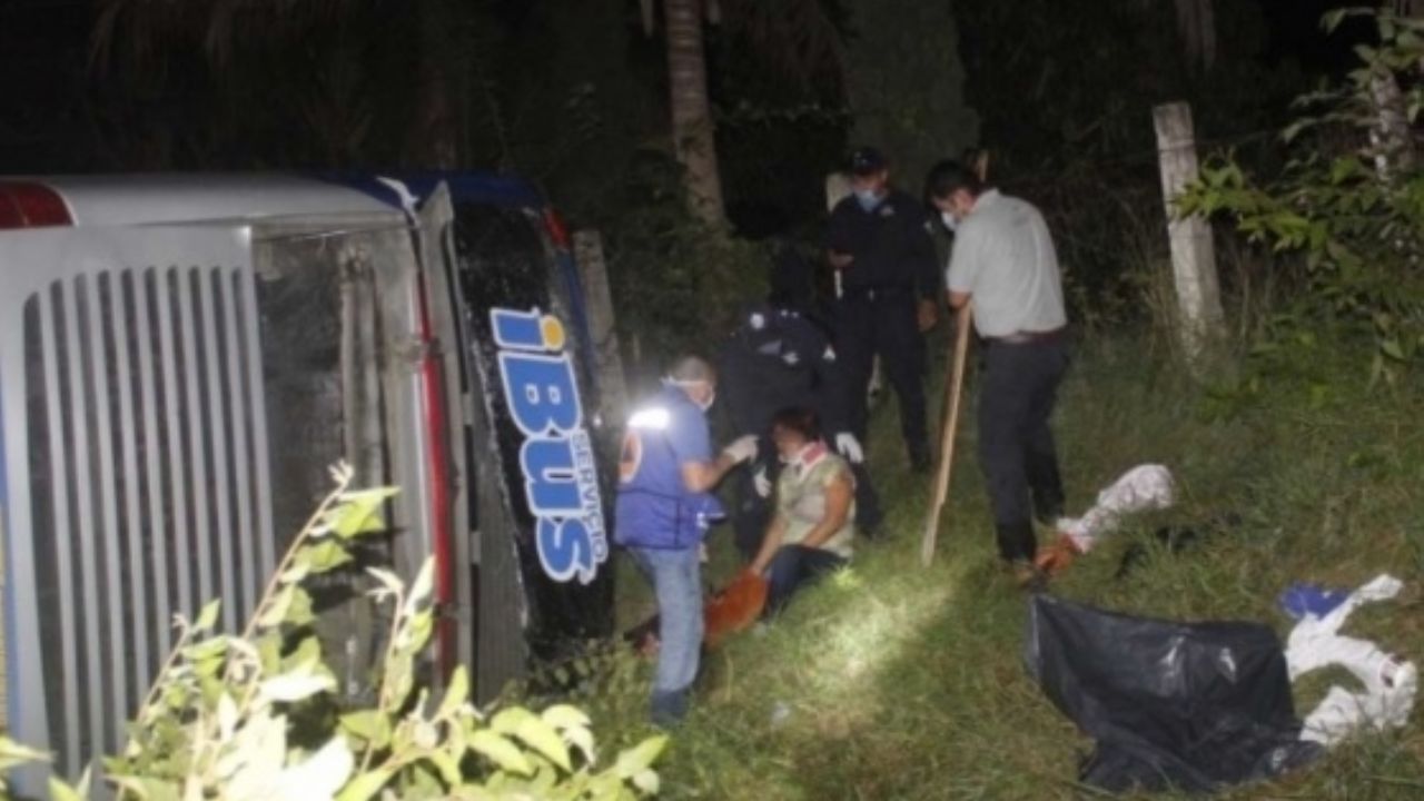 Vuelca autobús en carretera México-Nuevo León; hay 10 personas lesionadas