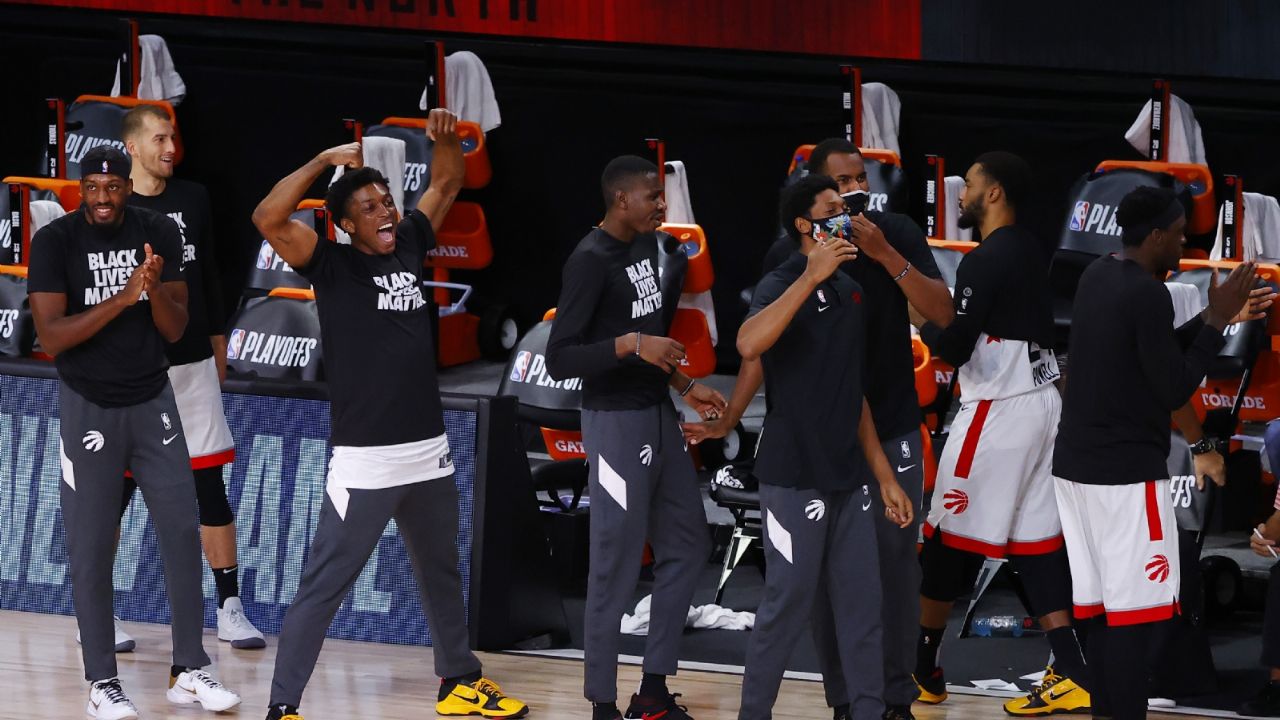 VanVleet comanda el ataque de Raptors sobre Nets en el primero de la serie