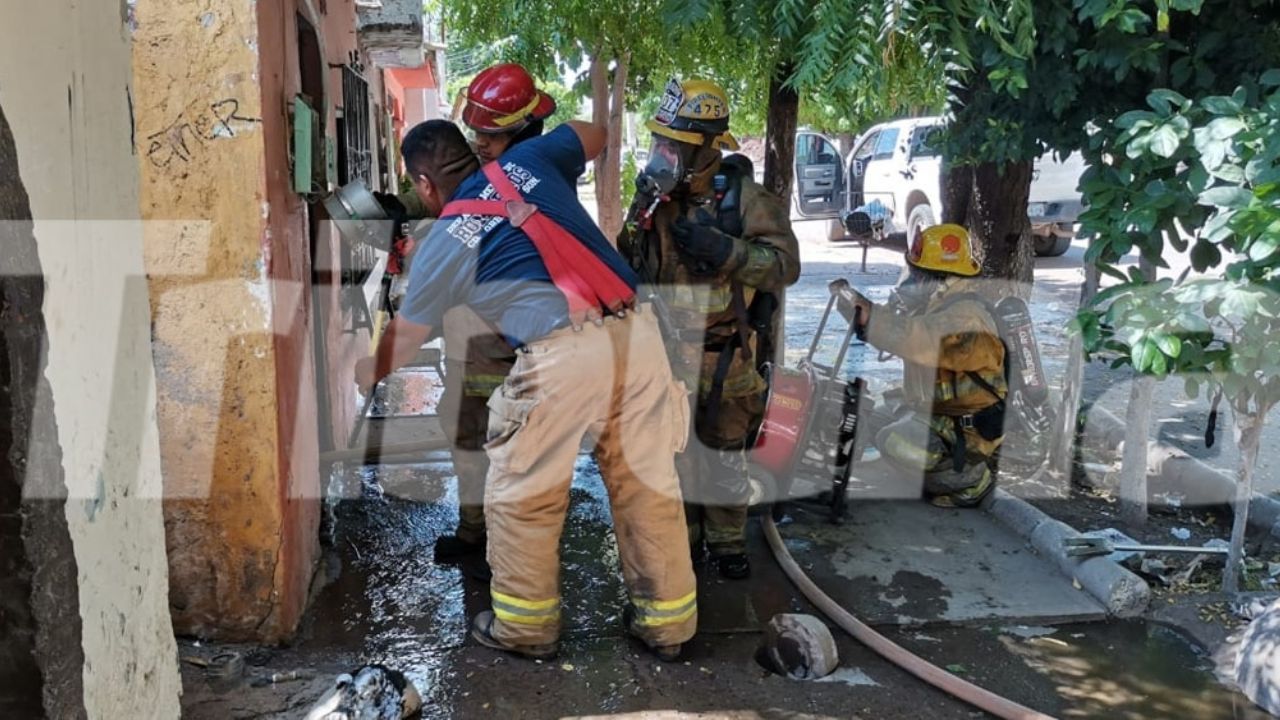 Heroico rescate: Policías salvan a señora de la tercera edad tras quedar atrapada en incendio
