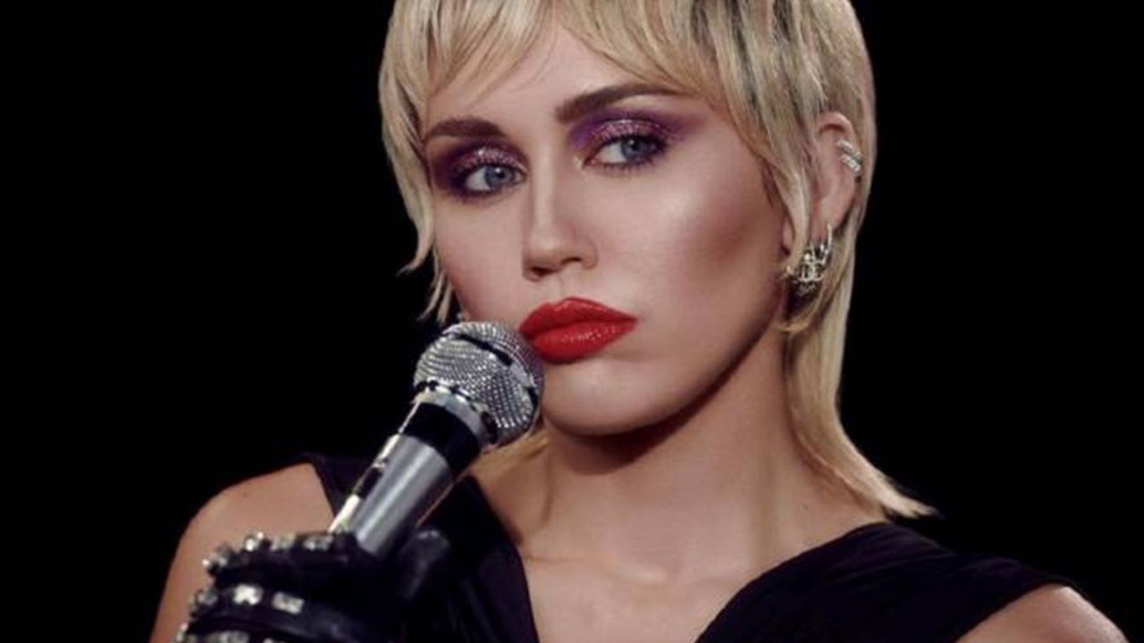 Miley Cyrus confiesa que engañó a Liam Hemsworth durante 10 años: “Me aferré a esa mentira”