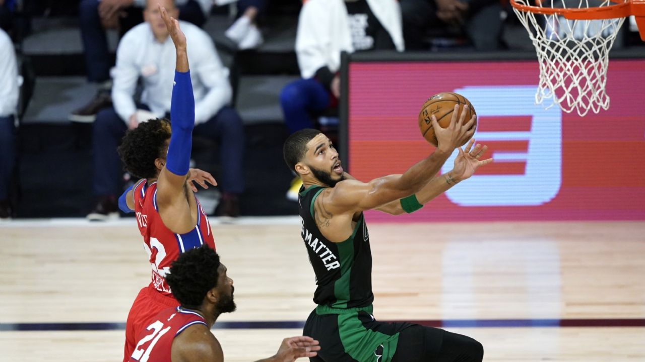 Tatum y Brown guían a Celtics y Boston da el primer golpe ante los Sixers