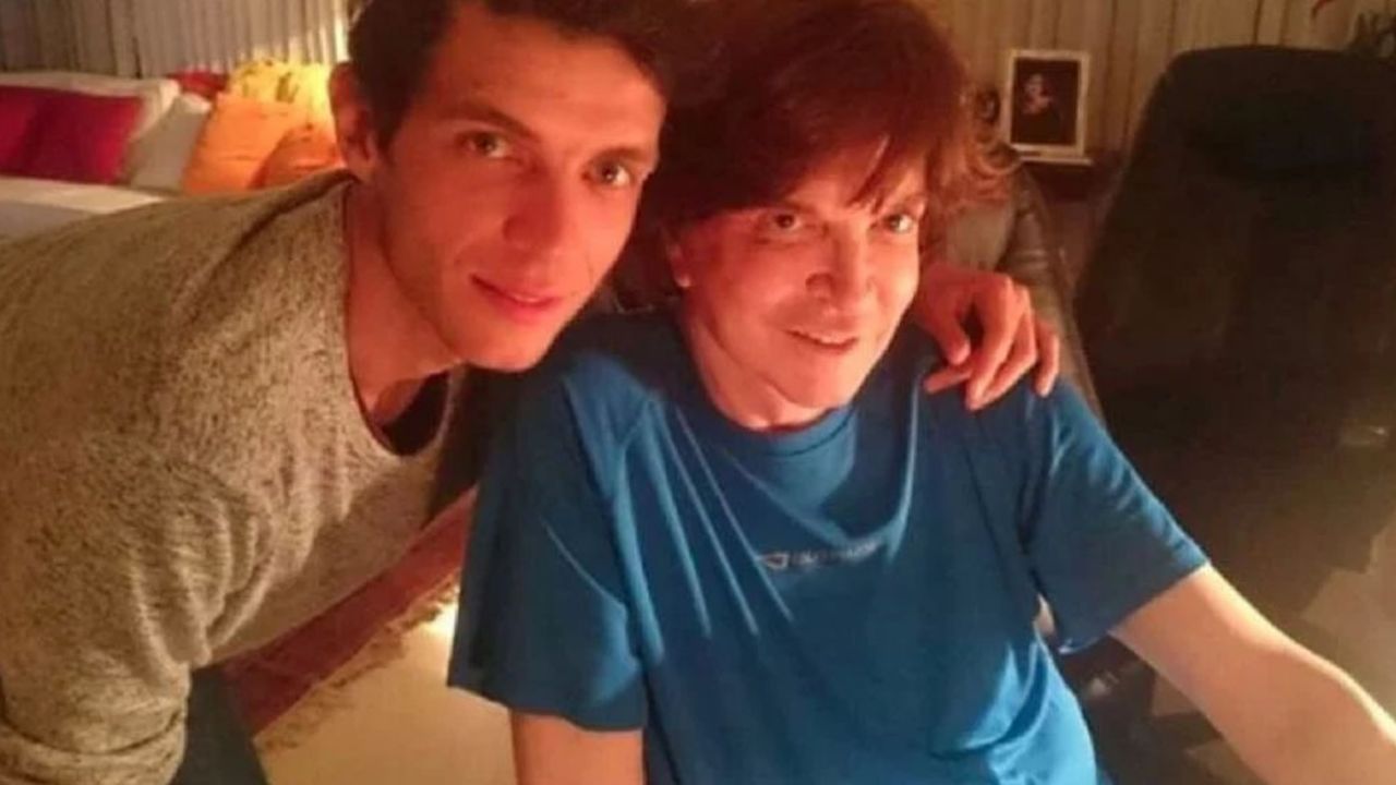 Hijo de Camilo Sesto preocupa a fans luego de hacer transmisión en vivo en mal estado