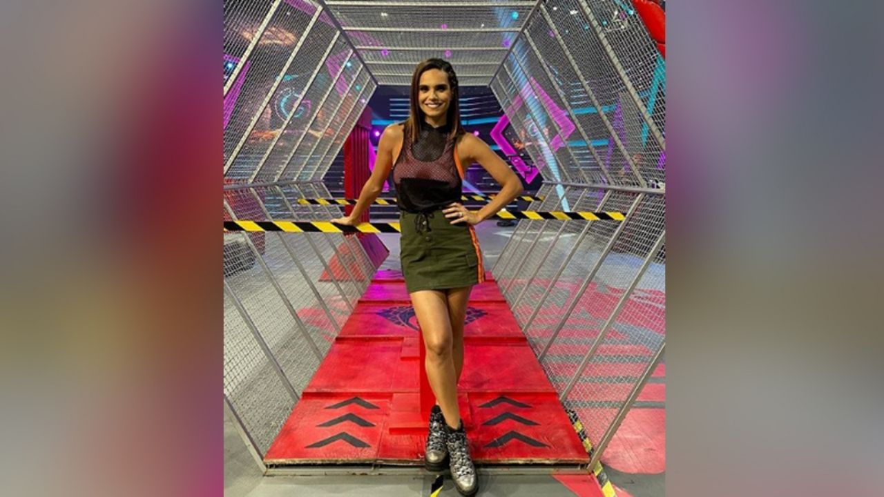 Tania Rincón causa furor en redes al lucirse en blusa ombliguera por Televisa