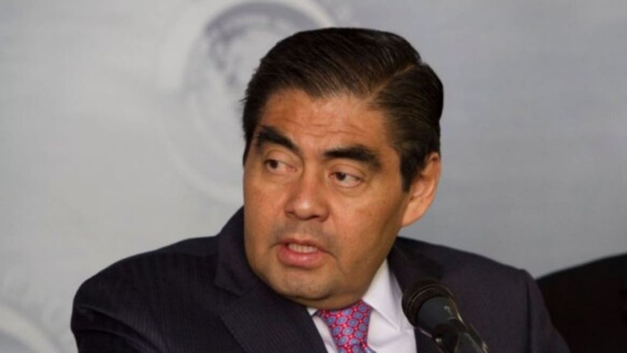 Miguel Barbosa reta a Lozoya a presentar pruebas de supuestos sobornos