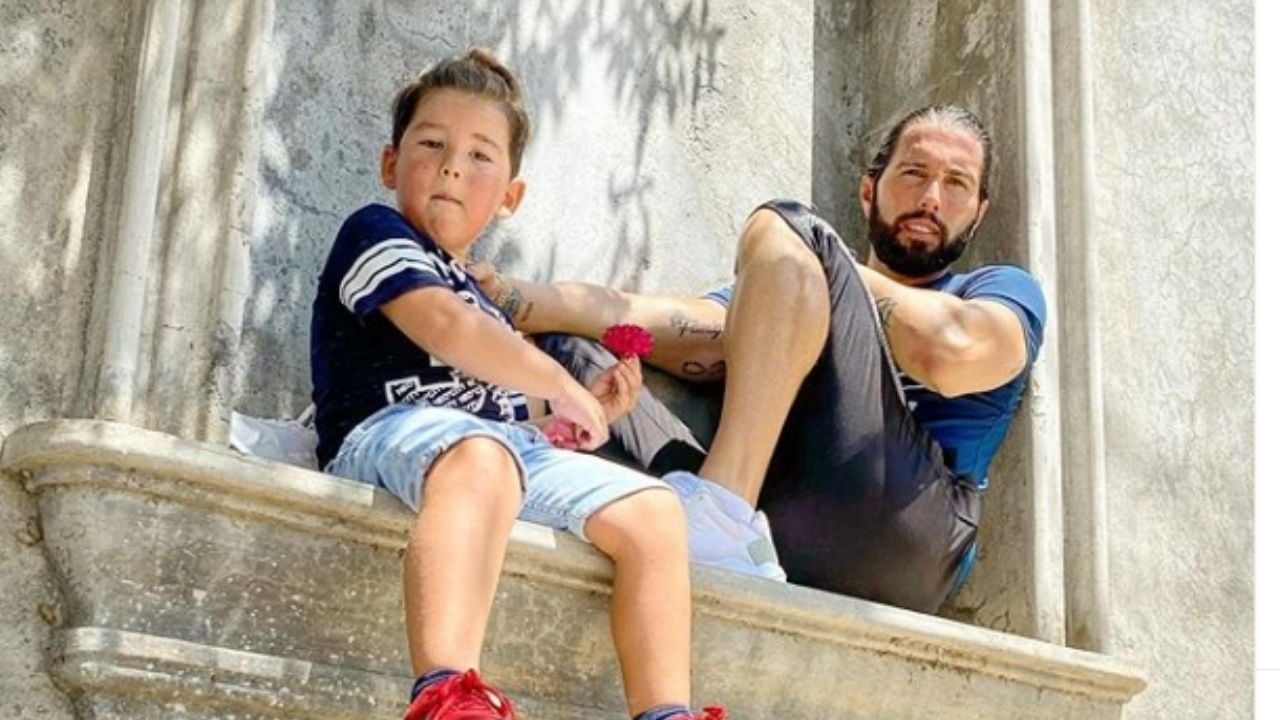 Poncho de Nigris es ‘devorado’ en todo Instagram por enseñarle a su hijo a robar en casas ajenas
