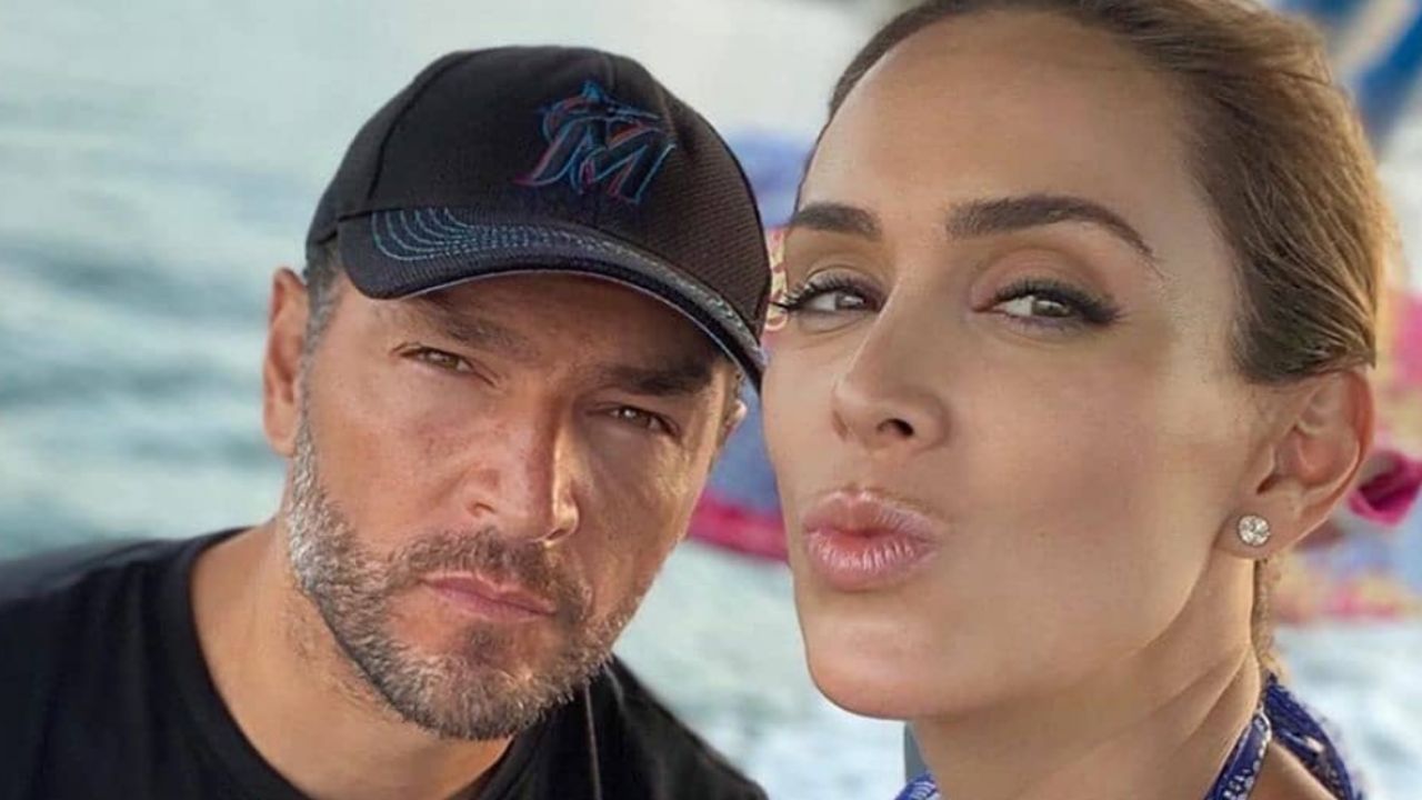 Jacky Bracamontes confiesa que se hizo del rogar con su marido y detalla por qué