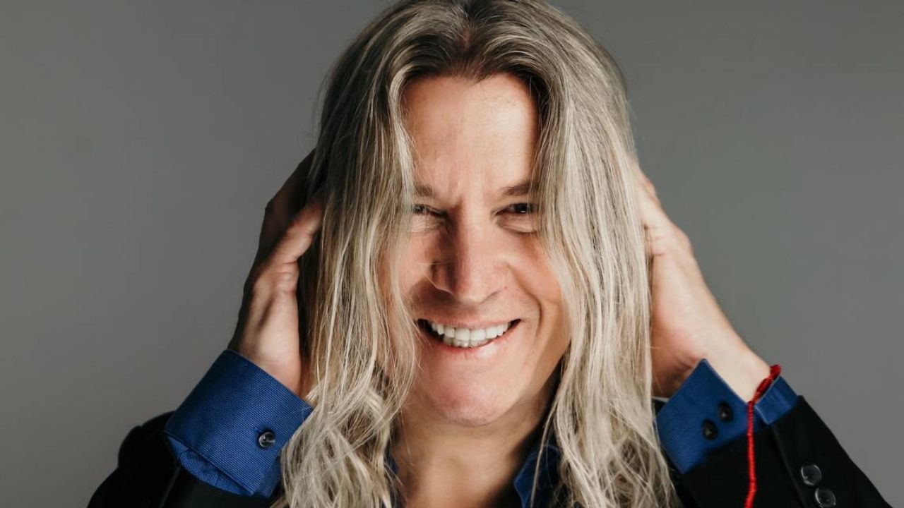 “Sal del clóset”: Conductor de TV es exhibido por invitado al hablar de sus preferencias en vivo