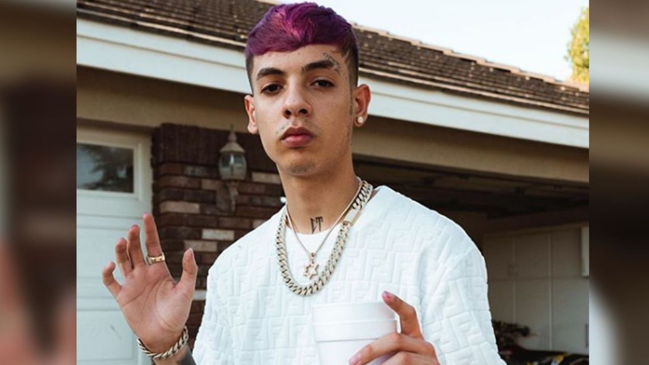 Natanael Cano regala dinero en Sonora y divide opiniones al respecto: “Para quedar bien”