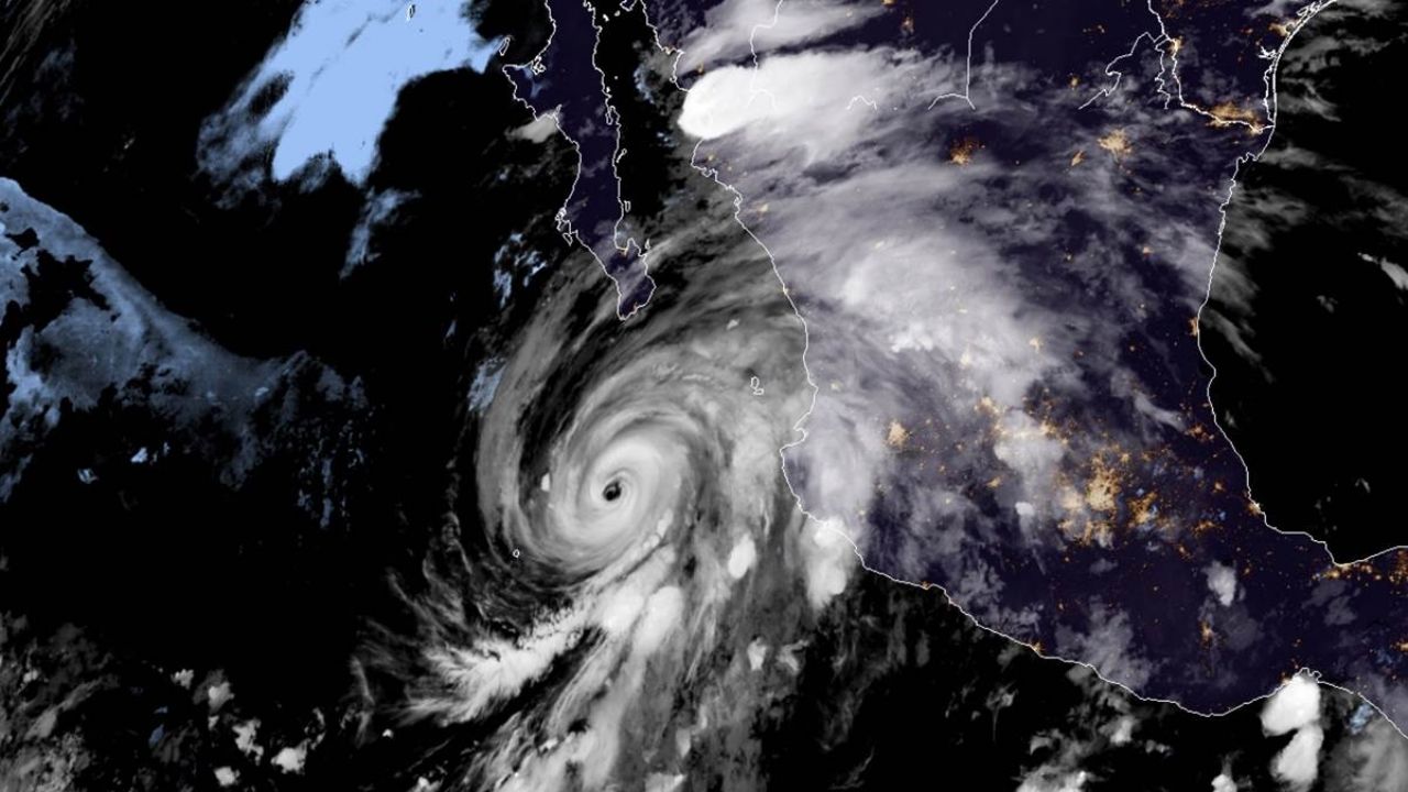 ¡Alerta en BCS! Huracán ‘Genevieve’ llegará a las costas; Sinaloa y Colima cierran puertos