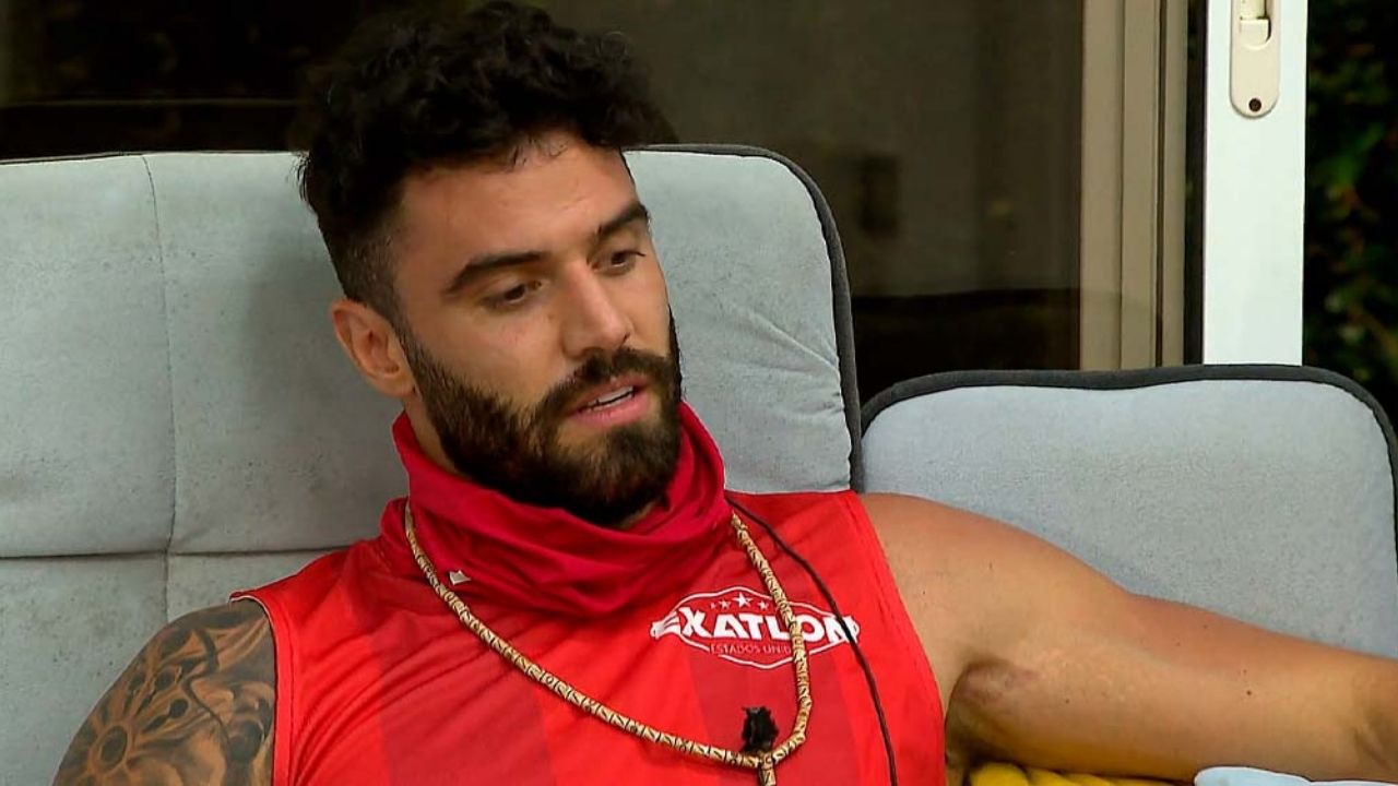Galán de ‘Acapulco Shore’ pasa mal rato en ‘Exatlón’ por desagradable noticia