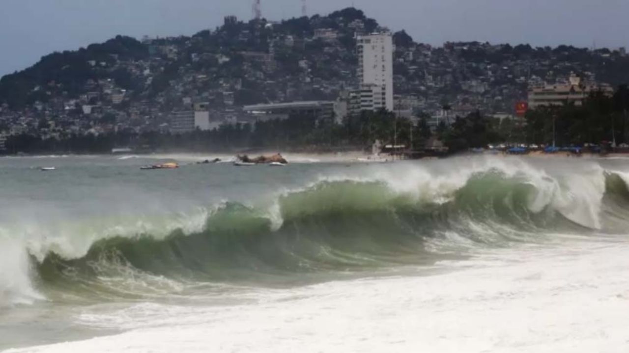 El huracán ‘Genevieve’ cobra dos víctimas en una playa de Cabo San Lucas