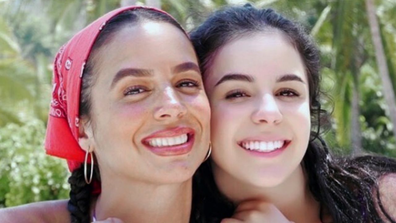 Bibi Gaytán y su hija se hacen radical cambio de ‘look’ y así de diferentes lucen