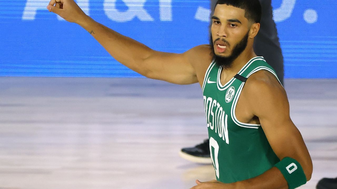 Tatum con otra noche estelar y los Celtics toman ventaja de 2-0 en playoffs