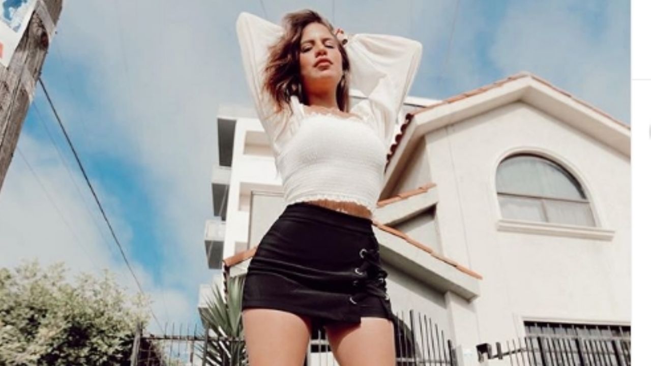 Ana Morquecho de ‘Enamorándonos’ deleita pupilas al lucirse en tremendo ‘outfit’ de cuero frente al espejo