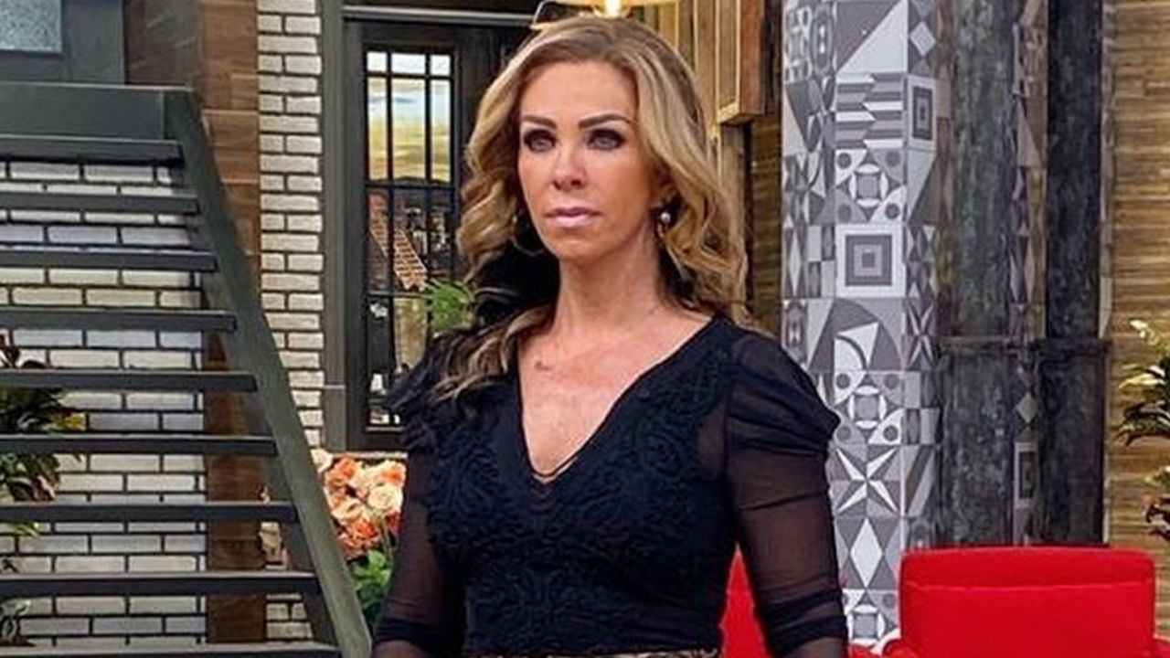 Rocío Sánchez Azuara recibe lluvia de críticas por usar cubrebocas transparente