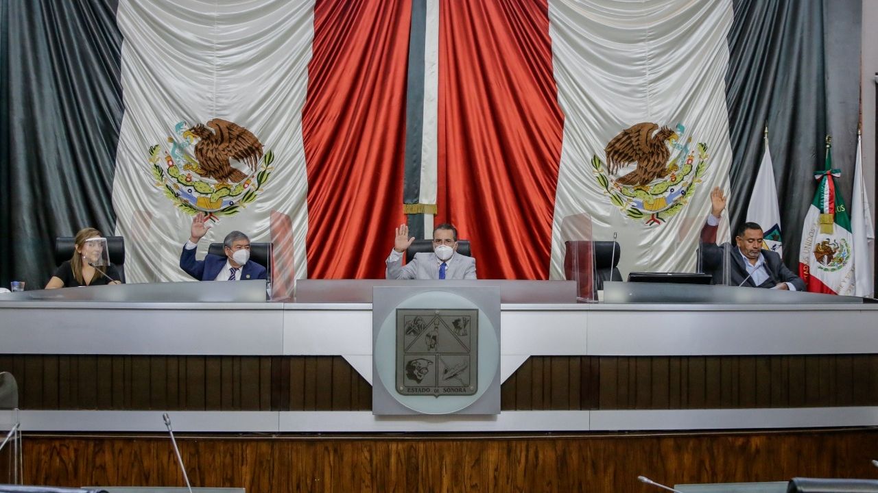 Solicitan decreto para legalizar autos de procedencia extranjera y beneficiar estudiantes