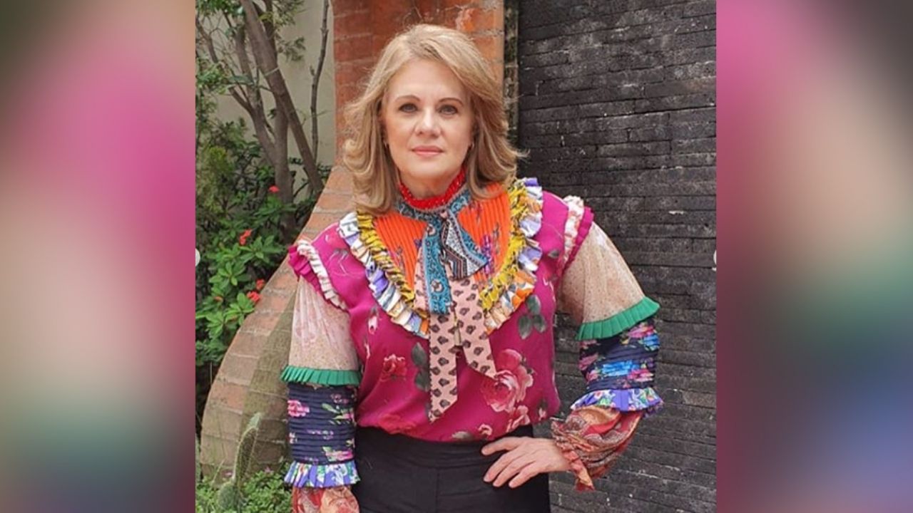 Érika Buenfil le dice adiós al rubio y muestra nuevo ‘look’ a lo ‘Maléfica’: “Divina”
