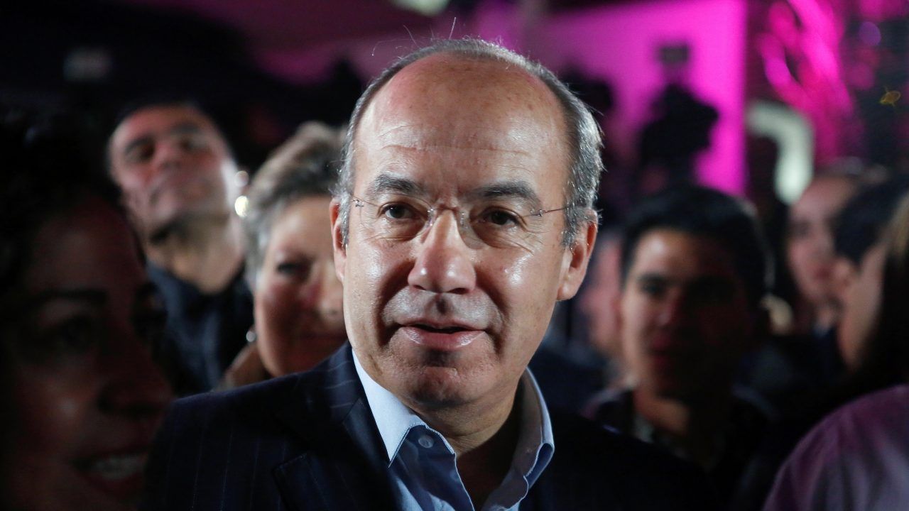 Felipe Calderón pide reconocer a Loret de Mola por enfrentar al “autoritarismo” de AMLO