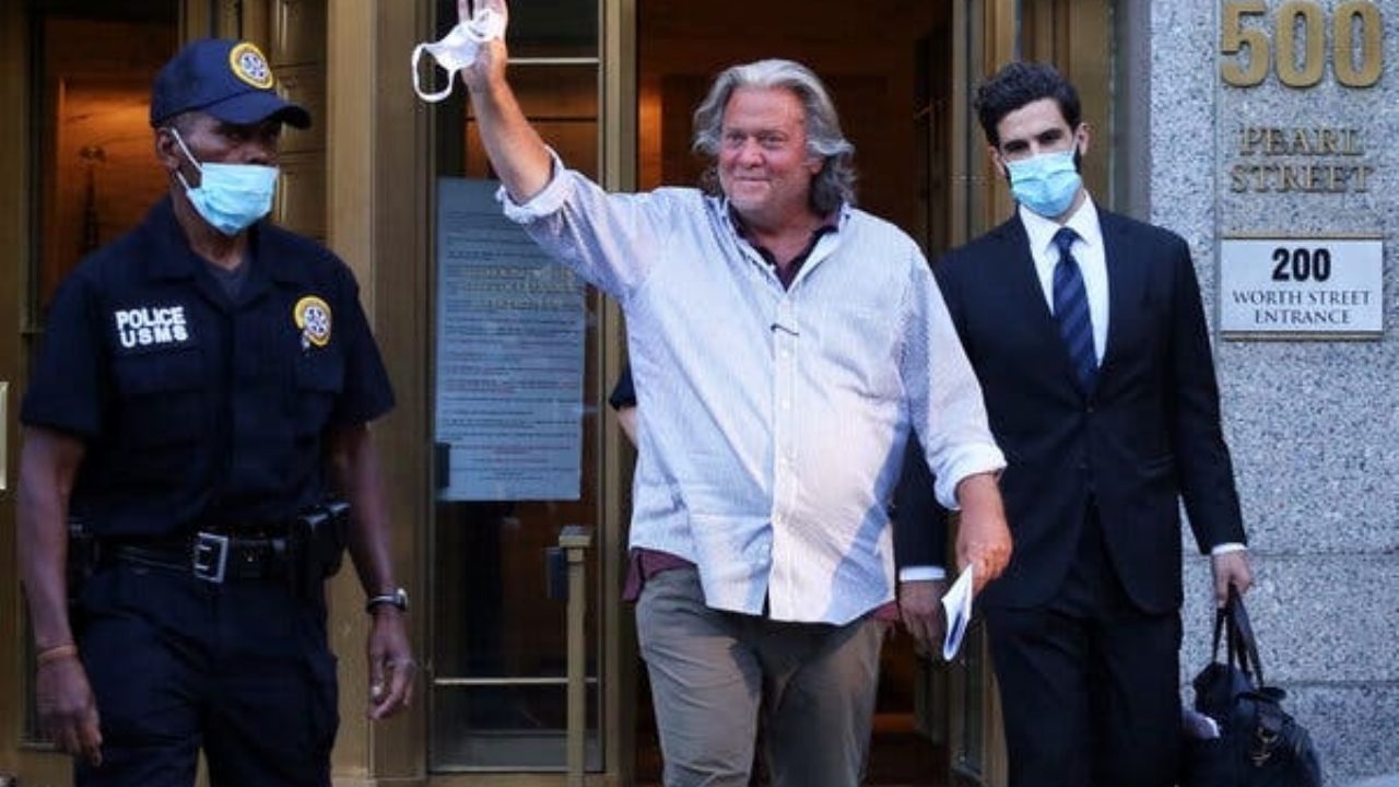 En sus últimas horas frente a EU, Trump indultó a su exestratega político Steve Bannon