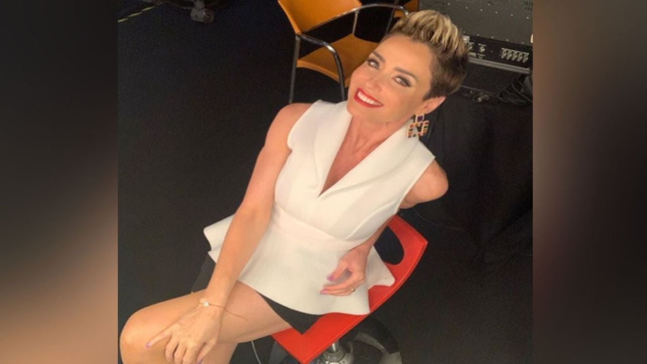 Carmen Muñoz hace vibrar TV Azteca al presumir su coqueto ‘outfit’ frente al espejo
