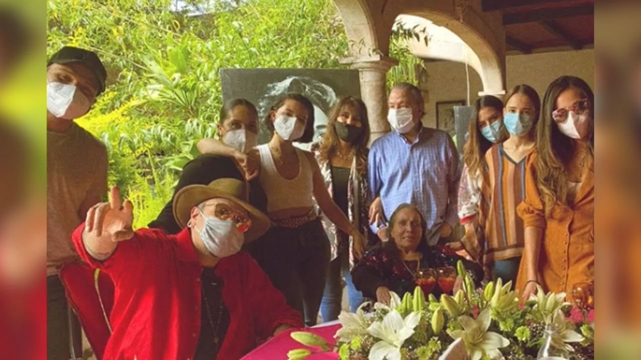 Flor Silvestre cumple 90 años de edad y la familia Aguilar la celebra a lo grande