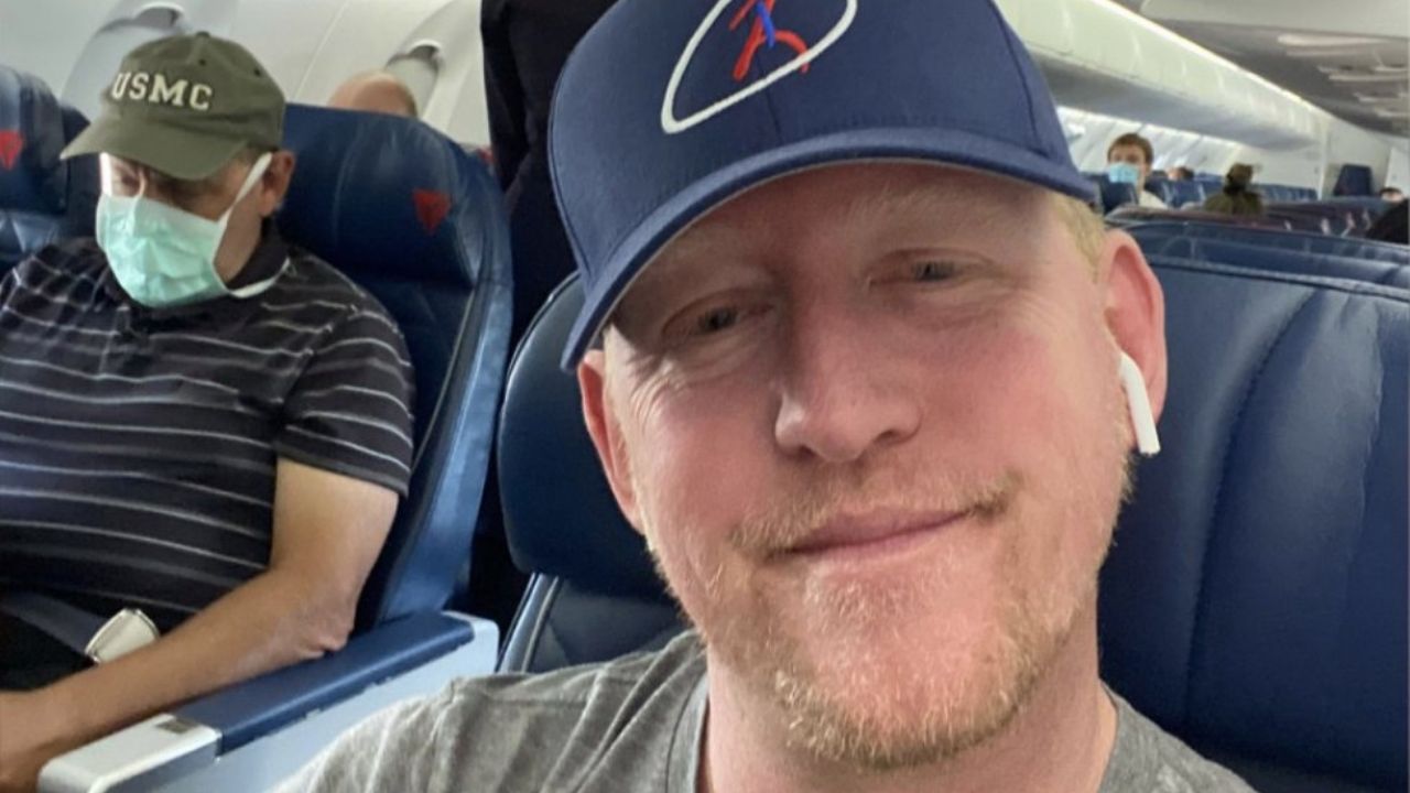 Expulsan de un avión al exsoldado que mató a Bin Laden por no llevar cubrebocas