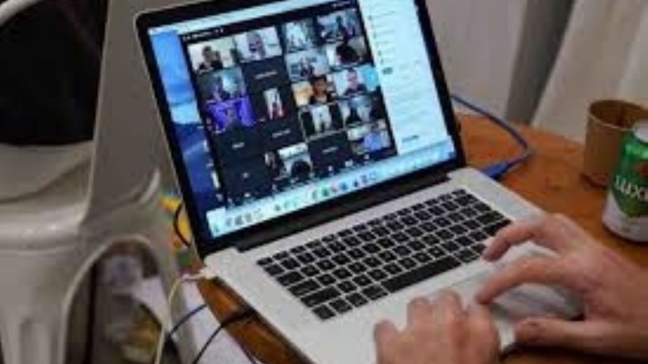 VIDEO: Maestro, al borde del llanto por lindo gesto de sus alumnos