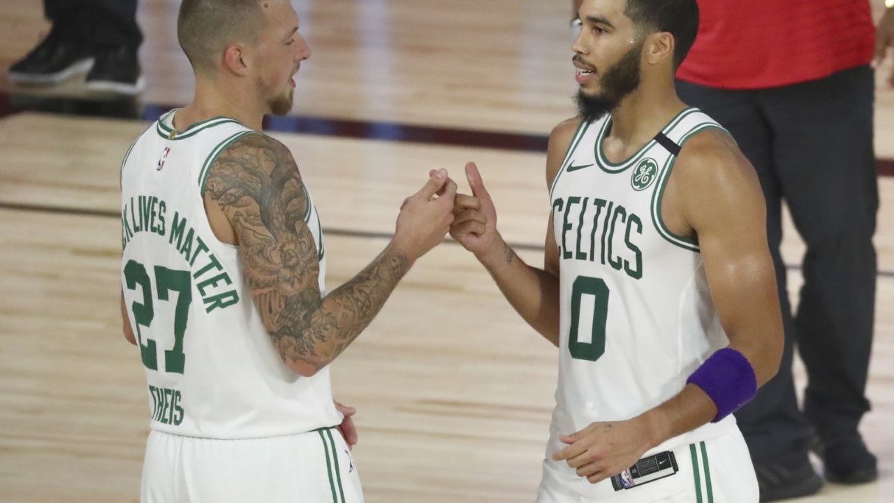 Celtics barren a los 76ers y avanzan a semifinales del Este