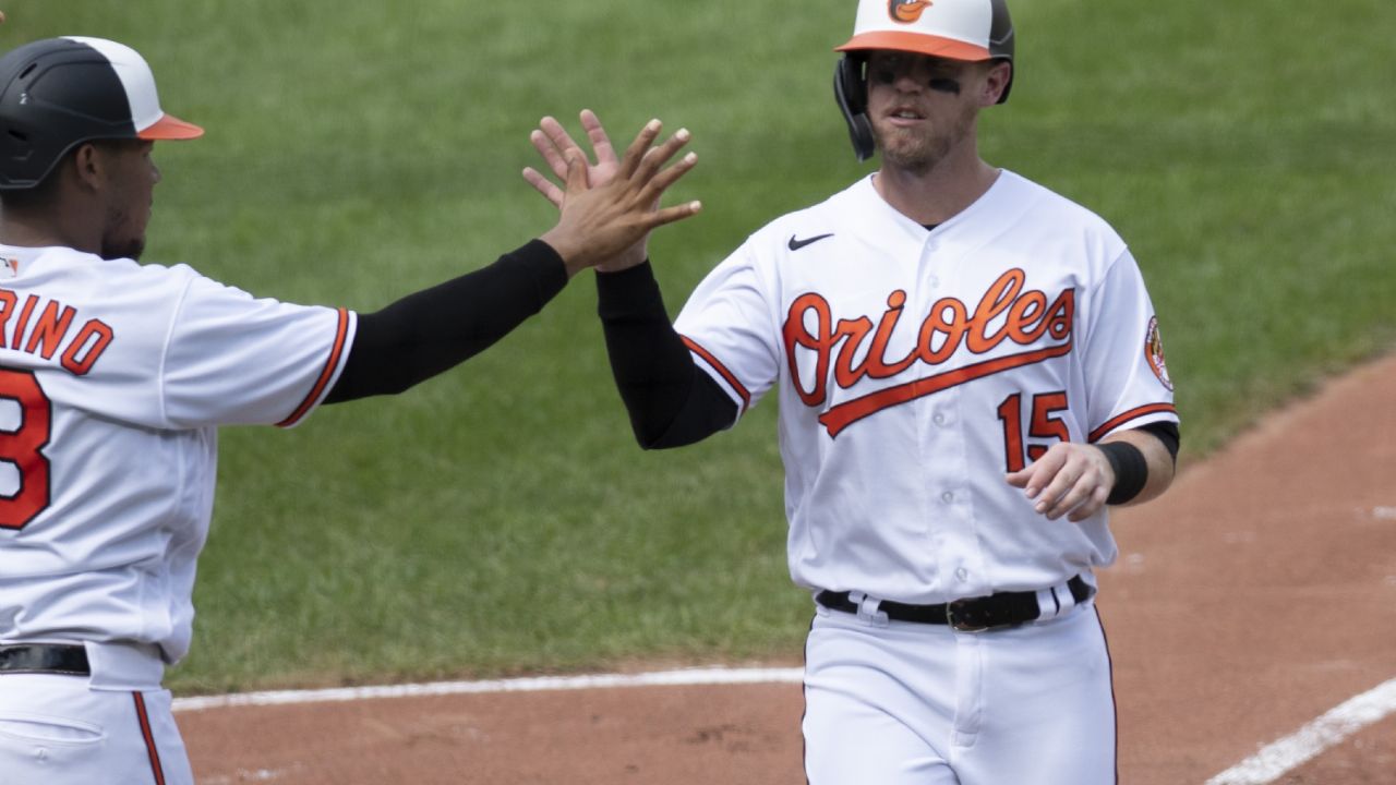 Ruiz y Eshelman lucen en la victoria de los Orioles sobre Medias Rojas