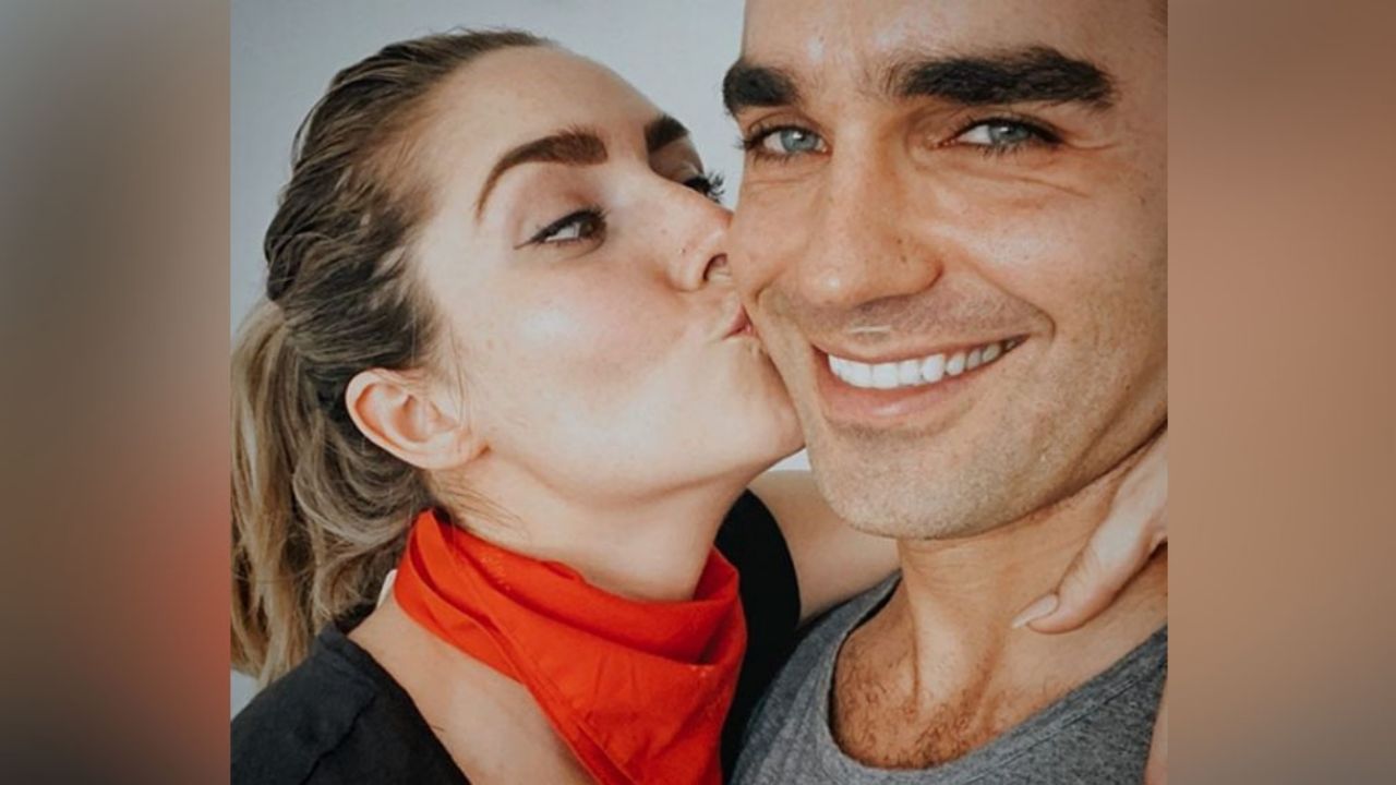 Amor en tiempos de Covid-19: Ariadne Díaz acaramela las redes con romántico beso