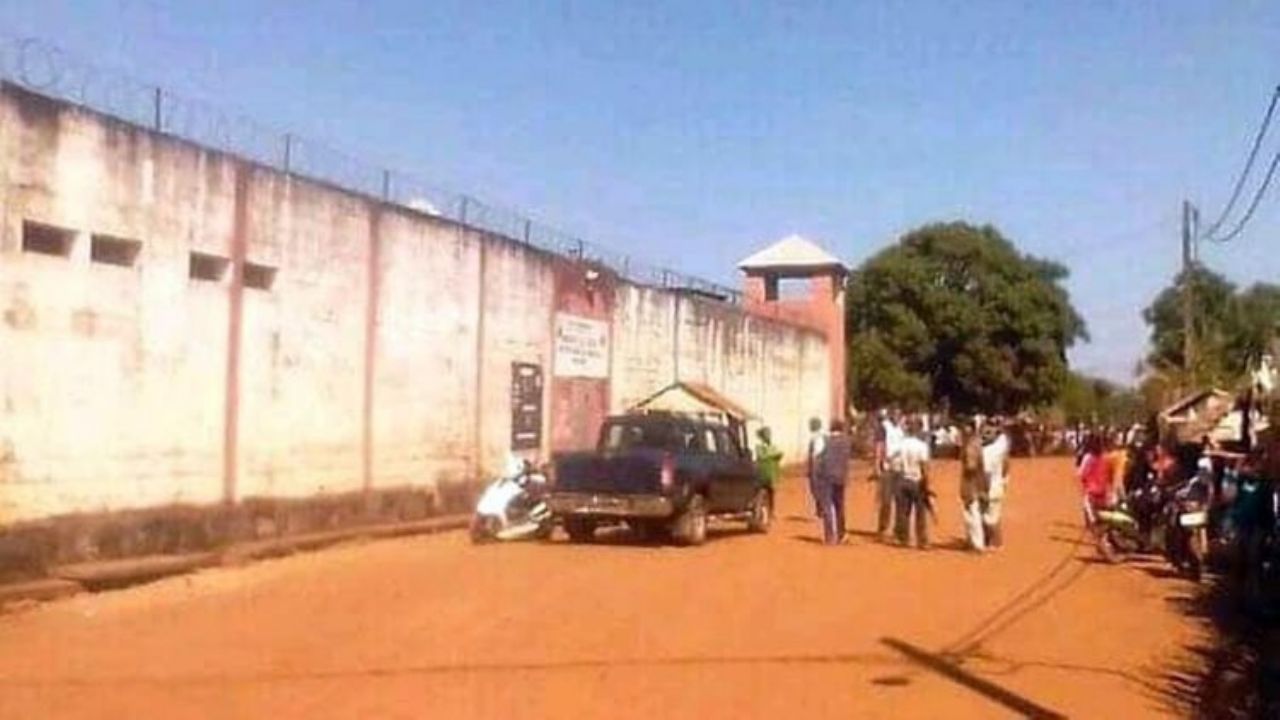 En medio de un tiroteo, 20 reos mueren al darse a la fuga en cárcel de Madagascar