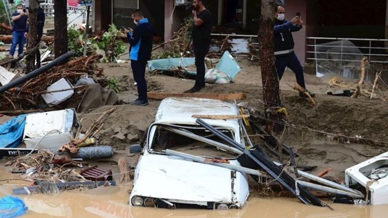 VIDEO: Severas inundaciones dejan al menos 4 personas muertas en Turquía